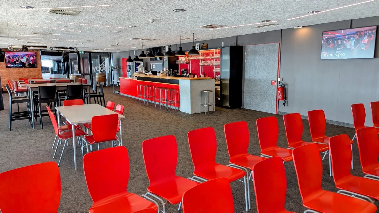 Écrans diffusant les événements organisés au LobbyBar